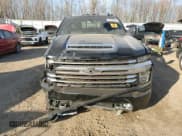 ✅ 2022 Chevrolet Silverado 2500HD High Country • VIN: 1GC4YREY8NF122025 • Lot: 92279435. Wystawiony na Copart z przebiegiem 17 312 mil. Bezpłatny archiwum sprzedaży aukcyjnych z USA i szczegółowy raport historii pojazdu na DreamBid. Zdjęcie 5.