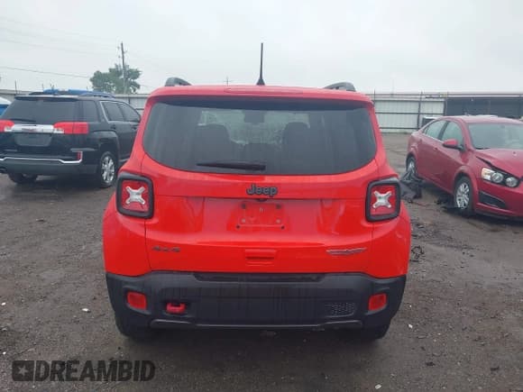 ✅ 2019 Jeep Renegade Trailhawk • VIN: ZACNJBC19KPK12456 • Lot: 42418281. Wystawiony na IAAI z przebiegiem 39 231 mil. Bezpłatny archiwum sprzedaży aukcyjnych z USA i szczegółowy raport historii pojazdu na DreamBid. Zdjęcie 17.
