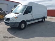 ✅ 2011 Mercedes-Benz Sprinter Cargo • VIN: WD3PE8CB3B5605335 • Лот: 43354345. Опубликован ранее на IAAI с пробегом 421 045 миль. Бесплатный доступ к архиву аукционных продаж из США и подробный отчёт об истории автомобиля на DreamBid. Изображение 2.