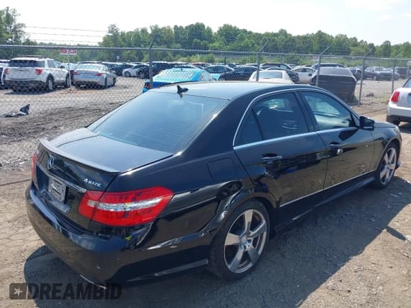 ✅ 2010 Mercedes-Benz E 350 Luxury • VIN: WDDHF8HB9AA224102 • Lot: 42858426. Listed on IAAI with 97,107 mi. Free auction sales archive from the USA and detailed vehicle history report at DreamBid. Image 4.