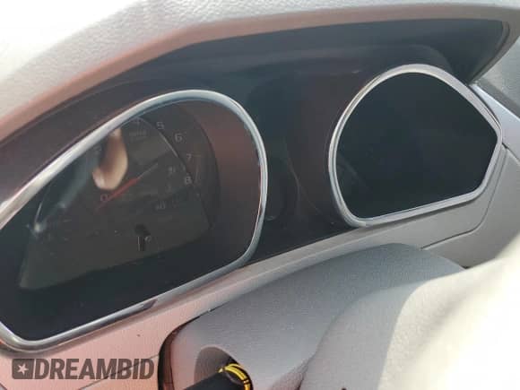 2009 Chevrolet Traverse LS z VIN 1GNER13D59S110681, wystawiony jako Copart lot #68293895 z przebiegiem Nie podano mil oraz Czysty tytuł • Clean title. Historia ofert i sprzedaży dostępna na DreamBid. Obrazek 9.