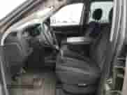 2005 Dodge 1500 SLT z VIN 1D7HU18N45J611945, wystawiony jako Copart lot #64066864 z przebiegiem 128 874 mil mil oraz Czysty tytuł • Clean title. Historia ofert i sprzedaży dostępna na DreamBid. Obrazek 7.