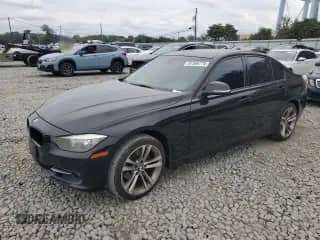 2014 BMW 3 Series 328i xDrive z VIN WBA3B3C57EJ979580, wystawiony jako Copart lot #81360775 z przebiegiem 189 546 mil mil oraz Czysty tytuł • Clean title. Historia ofert i sprzedaży dostępna na DreamBid. Obrazek 1.