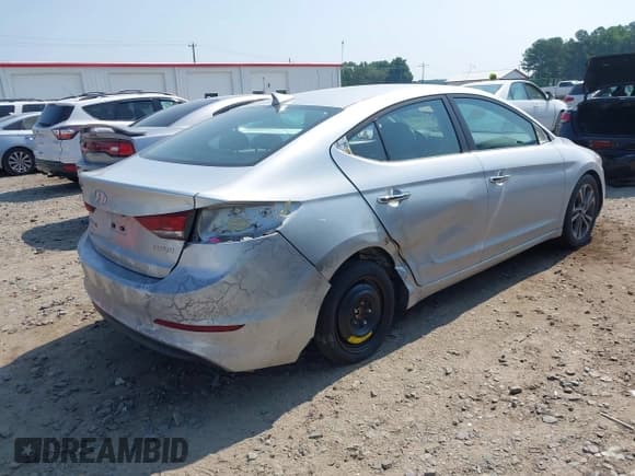 ✅ 2017 Hyundai Elantra SE • VIN: 5NPD84LF6HH060784 • Lot: 42586352. Listed on IAAI with 121,372 mi. Free auction sales archive from the USA and detailed vehicle history report at DreamBid. Image 4.