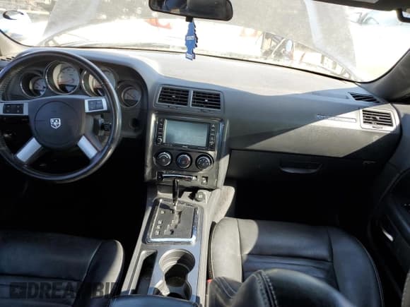 ✅ 2010 Dodge Challenger SE • VIN: 2B3CJ4DV3AH184498 • Lot: 46546255. Wystawiony na Copart z przebiegiem 98 220 mil. Bezpłatny archiwum sprzedaży aukcyjnych z USA i szczegółowy raport historii pojazdu na DreamBid. Zdjęcie 8.