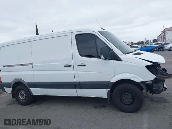 ✅ 2015 Mercedes-Benz Sprinter Cargo • VIN: WD3PE7DC4FP171390 • Лот: 42140571. Опубликован ранее на IAAI с пробегом 100 346 миль. Бесплатный доступ к архиву аукционных продаж из США и подробный отчёт об истории автомобиля на DreamBid. Изображение 13.