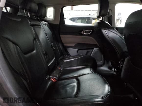 ✅ 2022 Jeep Compass Limited • VIN: 3C4NJDCB7NT231298 • Lot: 91704525. Wystawiony na Copart z przebiegiem 45 912 mil. Bezpłatny archiwum sprzedaży aukcyjnych z USA i szczegółowy raport historii pojazdu na DreamBid. Zdjęcie 11.