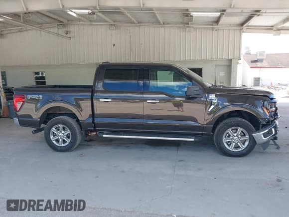 ✅ 2024 Ford F-150 XLT • VIN: 1FTFW3L80RFA57045 • Lot: 43298108. Wystawiony na IAAI z przebiegiem 14 172 mil. Bezpłatny archiwum sprzedaży aukcyjnych z USA i szczegółowy raport historii pojazdu na DreamBid. Zdjęcie 13.