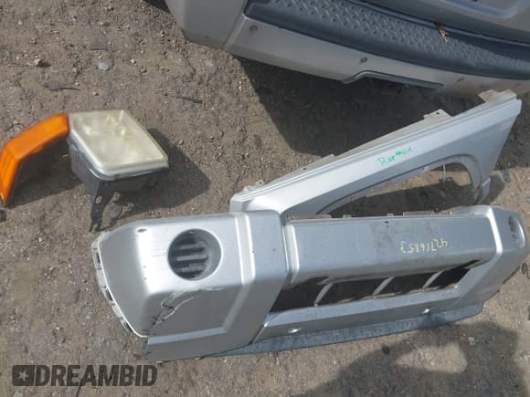 ✅ 2006 Jeep Commander • VIN: 1J8HH48N26C165812 • Lot: 42716853. Listed on IAAI with 217,101 mi. Free auction sales archive from the USA and detailed vehicle history report at DreamBid. Image 12.