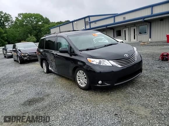 ✅ 2012 Toyota Sienna XLE AAS • VIN: 5TDYK3DC5CS219878 • Лот: 58422305. Опубликован ранее на Copart с пробегом 152 946 миль. Бесплатный доступ к архиву аукционных продаж из США и подробный отчёт об истории автомобиля на DreamBid. Изображение 14.