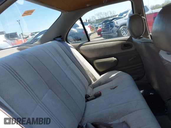 ✅ 1997 Geo Prizm • VIN: 1Y1SK5268VZ462502 • Lot: 41929276. Wystawiony na IAAI z przebiegiem 243 149 mil. Bezpłatny archiwum sprzedaży aukcyjnych z USA i szczegółowy raport historii pojazdu na DreamBid. Zdjęcie 8.