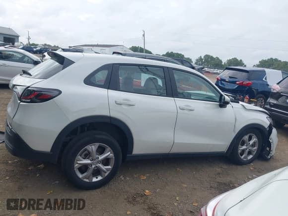 ✅ 2024 Honda HR-V LX • VIN: 3CZRZ2H35RM771808 • Lot: 43045094. Listed on IAAI with 13,817 mi. Free auction sales archive from the USA and detailed vehicle history report at DreamBid. Image 14.