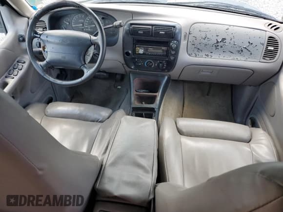 ✅ 1996 Ford Explorer XLT • VIN: 1FMDU32P0TZA75326 • Lot: 43005845. Wystawiony na Copart z przebiegiem 67 286 mil. Bezpłatny archiwum sprzedaży aukcyjnych z USA i szczegółowy raport historii pojazdu na DreamBid. Zdjęcie 8.