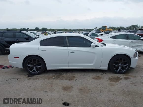 ✅ 2012 Dodge Charger SE • VIN: 2C3CDXBG6CH219151 • Lot: 43527000. Wystawiony na IAAI z przebiegiem 228 882 mil. Bezpłatny archiwum sprzedaży aukcyjnych z USA i szczegółowy raport historii pojazdu na DreamBid. Zdjęcie 13.
