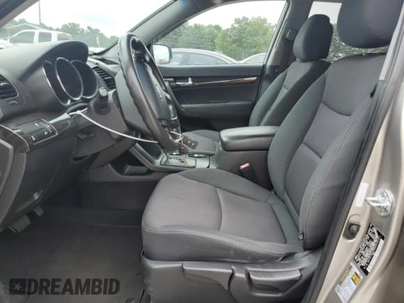 ✅ 2013 Kia Sorento LX • VIN: 5XYKTDA23DG415191 • Lot: 60659645. Listed on Copart with 200,285 mi. Free auction sales archive from the USA and detailed vehicle history report at DreamBid. Image 7.