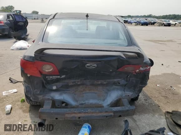 ✅ 2005 Mazda 3 i • VIN: JM1BK12F151328149 • Лот: 67232845. Опубликован ранее на Copart с пробегом 239 173 миль. Бесплатный доступ к архиву аукционных продаж из США и подробный отчёт об истории автомобиля на DreamBid. Изображение 6.