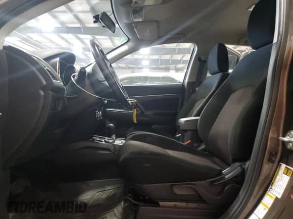 2017 Mitsubishi Outlander SE z VIN JA4AR3AW7HZ027440, wystawiony jako Copart lot #60461545 z przebiegiem 44 686 mil mil oraz Szkoda całkowita • Salvage title. Historia ofert i sprzedaży dostępna na DreamBid. Obrazek 7.