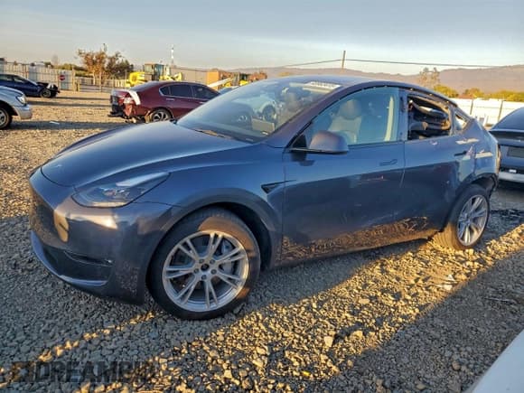 ✅ 2023 Tesla Model Y Long Range • VIN: 7SAYGAEE3PF876486 • Lot: 93963415. Wystawiony na Copart z przebiegiem 25 790 mil. Bezpłatny archiwum sprzedaży aukcyjnych z USA i szczegółowy raport historii pojazdu na DreamBid. Zdjęcie 1.
