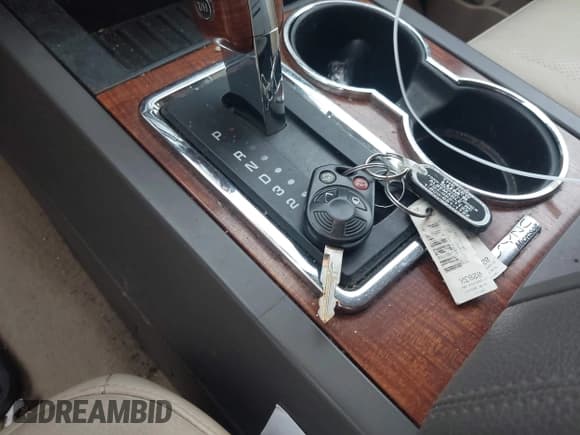 ✅ 2010 Ford Expedition Eddie Bauer • VIN: 1FMJU1J58AEA64134 • Lot: 42924288. Wystawiony na IAAI z przebiegiem 163 368 mil. Bezpłatny archiwum sprzedaży aukcyjnych z USA i szczegółowy raport historii pojazdu na DreamBid. Zdjęcie 11.