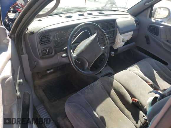 2000 Dodge Dakota z VIN 1B7FL26P6YS582901, wystawiony jako Copart lot #49786315 z przebiegiem 165 727 mil mil oraz Szkoda całkowita • Salvage title. Historia ofert i sprzedaży dostępna na DreamBid. Obrazek 8.