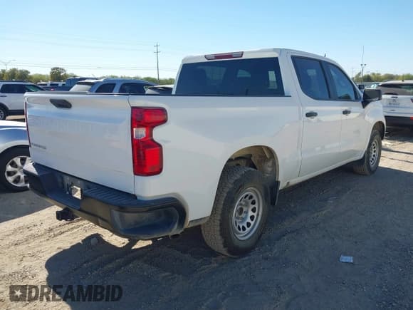 ✅ 2022 Chevrolet Silverado 1500 Work Truck • VIN: 1GCPAAEK3NZ601546 • Lot: 43641816. Wystawiony na IAAI z przebiegiem 66 191 mil. Bezpłatny archiwum sprzedaży aukcyjnych z USA i szczegółowy raport historii pojazdu na DreamBid. Zdjęcie 4.