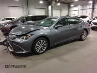 ✅ 2021 Lexus ES 300h • VIN: 58ADA1C18MU003613 • Lot: 90242215. Wystawiony na Copart z przebiegiem 32 467 mil. Bezpłatny archiwum sprzedaży aukcyjnych z USA i szczegółowy raport historii pojazdu na DreamBid. Zdjęcie 1.