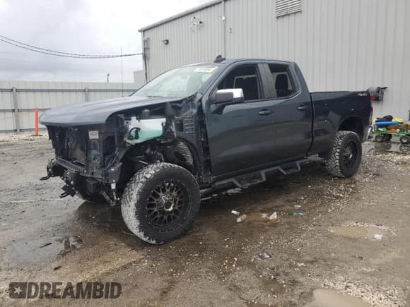 ✅ 2020 Chevrolet Silverado 1500 LT • VIN: 1GCRYDED5LZ141326 • Lot: 70850694. Wystawiony na Copart z przebiegiem 70 667 mil. Bezpłatny archiwum sprzedaży aukcyjnych z USA i szczegółowy raport historii pojazdu na DreamBid. Zdjęcie 1.