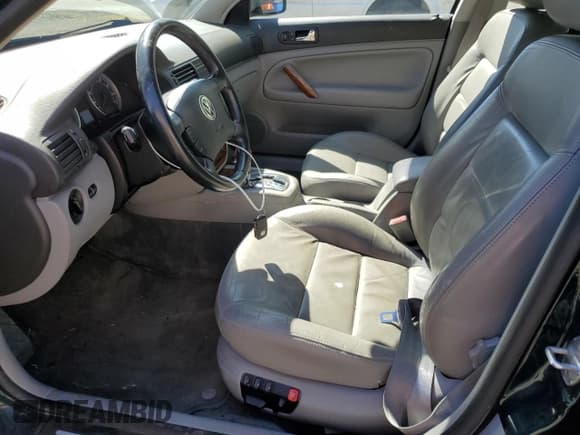 ✅ 2002 Volkswagen Passat GLX • VIN: WVWTH63B72P066013 • Лот: 53750585. Опубликован ранее на Copart с пробегом 114 175 миль. Бесплатный доступ к архиву аукционных продаж из США и подробный отчёт об истории автомобиля на DreamBid. Изображение 7.