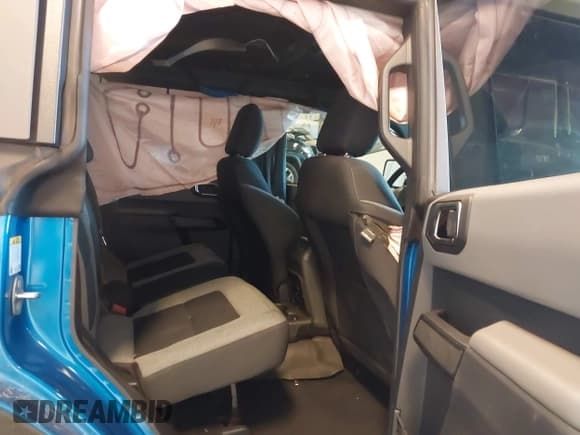 ✅ 2021 Ford Bronco • VIN: 1FMDE5BH3MLA79442 • Lot: 43327135. Wystawiony na IAAI z przebiegiem 44 767 mil. Bezpłatny archiwum sprzedaży aukcyjnych z USA i szczegółowy raport historii pojazdu na DreamBid. Zdjęcie 8.