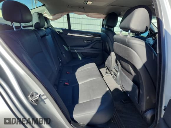 ✅ 2014 BMW 5 Series 535i xDrive • VIN: WBA5B3C54ED537122 • Lot: 82660765. Wystawiony na Copart z przebiegiem 47 073 mil. Bezpłatny archiwum sprzedaży aukcyjnych z USA i szczegółowy raport historii pojazdu na DreamBid. Zdjęcie 10.