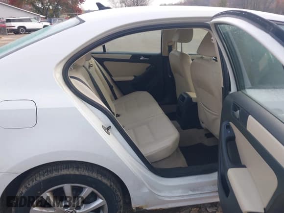 ✅ 2012 Volkswagen Jetta SE • VIN: 3VWDP7AJ4CM427015 • Lot: 43660334. Wystawiony na IAAI z przebiegiem 174 856 mil. Bezpłatny archiwum sprzedaży aukcyjnych z USA i szczegółowy raport historii pojazdu na DreamBid. Zdjęcie 8.