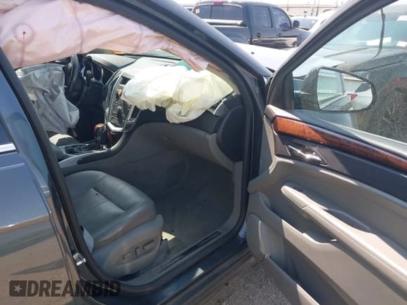 ✅ 2010 Cadillac SRX Luxury Collection • VIN: 3GYFNAEY5AS556874 • Lot: 43186650. Listed on IAAI with Not provided. Free auction sales archive from the USA and detailed vehicle history report at DreamBid. Image 5.