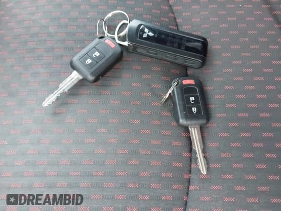 ✅ 2018 Mitsubishi Outlander ES • VIN: JA4AR3AU4JU015909 • Лот: 42802557. Опубликован ранее на IAAI с пробегом 110 511 миль. Бесплатный доступ к архиву аукционных продаж из США и подробный отчёт об истории автомобиля на DreamBid. Изображение 11.