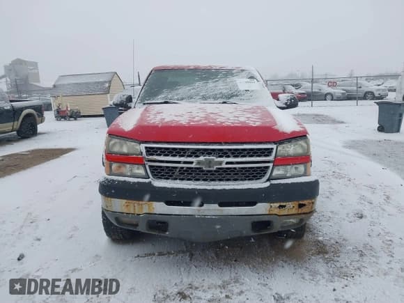 ✅ 2005 Chevrolet Silverado 2500HD LS • VIN: 1GCHK23U35F848305 • Lot: 41555553. Wystawiony na IAAI z przebiegiem 162 899 mil. Bezpłatny archiwum sprzedaży aukcyjnych z USA i szczegółowy raport historii pojazdu na DreamBid. Zdjęcie 12.