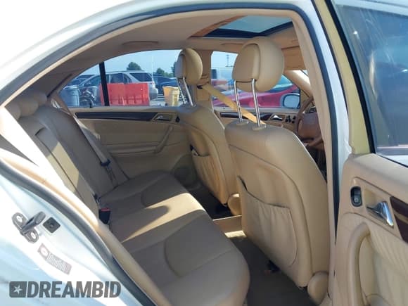 ✅ 2001 Mercedes-Benz C 320 • VIN: WDBRF64J11F073953 • Lot: 42824519. Wystawiony na IAAI z przebiegiem 115 109 mil. Bezpłatny archiwum sprzedaży aukcyjnych z USA i szczegółowy raport historii pojazdu na DreamBid. Zdjęcie 8.