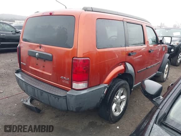 ✅ 2007 Dodge Nitro SXT • VIN: 1D8GU28K17W601446 • Lot: 41014232. Wystawiony na IAAI z przebiegiem 213 935 mil. Bezpłatny archiwum sprzedaży aukcyjnych z USA i szczegółowy raport historii pojazdu na DreamBid. Zdjęcie 4.