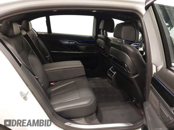 ✅ 2022 BMW 7 Series 750i xDrive • VIN: WBA7U2C03NCG89838 • Lot: 42187695. Listed on IAAI with 27,443 mi. Free auction sales archive from the USA and detailed vehicle history report at DreamBid. Image 8.