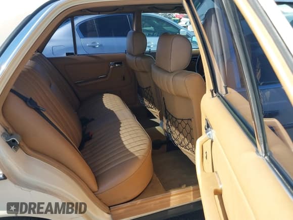 ✅ 1985 Mercedes-Benz 300 • VIN: WDBAB33CXFA210533 • Lot: 42653106. Listed on IAAI with 248,379 mi. Free auction sales archive from the USA and detailed vehicle history report at DreamBid. Image 8.