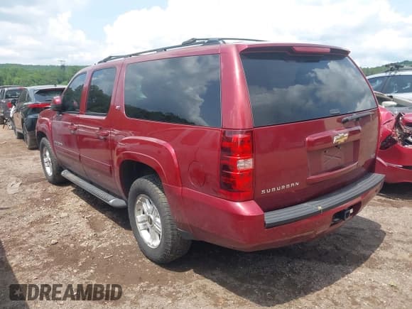 ✅ 2010 Chevrolet Suburban LT • VIN: 1GNUKJE36AR190377 • Lot: 42469372. Listed on IAAI with 173,274 mi. Free auction sales archive from the USA and detailed vehicle history report at DreamBid. Image 3.