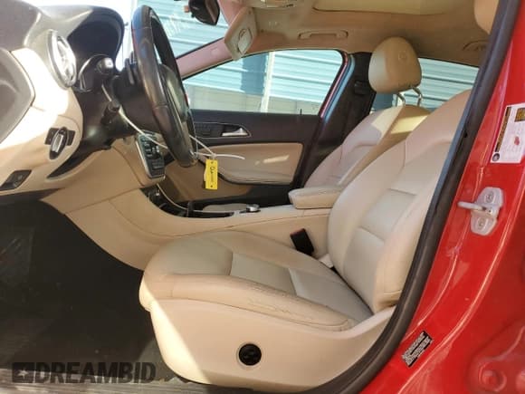 ✅ 2015 Mercedes-Benz GLA 250 • VIN: WDCTG4EBXFJ136997 • Lot: 93026895. Wystawiony na Copart z przebiegiem 195 397 mil. Bezpłatny archiwum sprzedaży aukcyjnych z USA i szczegółowy raport historii pojazdu na DreamBid. Zdjęcie 7.