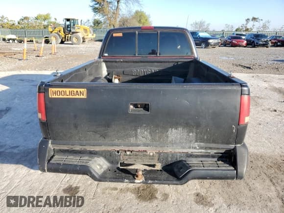 ✅ 1994 Chevrolet S-10 LS • VIN: 1GCCS19Z6R8207201 • Lot: 90338075. Wystawiony na Copart z przebiegiem 201 517 mil. Bezpłatny archiwum sprzedaży aukcyjnych z USA i szczegółowy raport historii pojazdu na DreamBid. Zdjęcie 6.