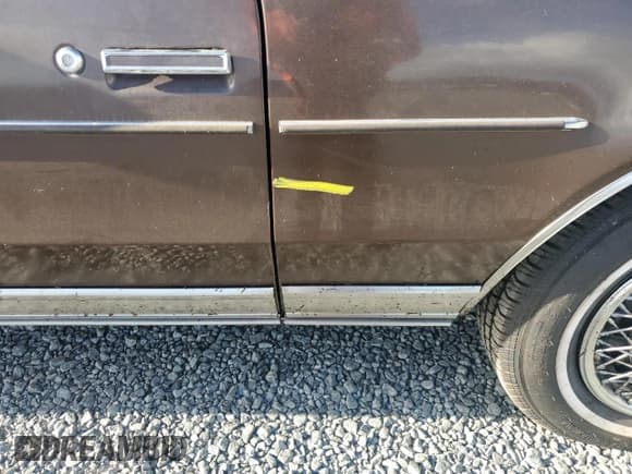 ✅ 1985 Oldsmobile Toronado Custom Brougham • VIN: 1G3EZ57Y6FE321802 • Lot: 77305454. Wystawiony na Copart z przebiegiem 51 559 mil. Bezpłatny archiwum sprzedaży aukcyjnych z USA i szczegółowy raport historii pojazdu na DreamBid. Zdjęcie 12.