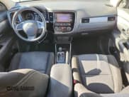 ✅ 2018 Mitsubishi Outlander ES • VIN: JA4AZ3A35JZ058374 • Lot: 90589135. Wystawiony na Copart z przebiegiem 99 424 mil. Bezpłatny archiwum sprzedaży aukcyjnych z USA i szczegółowy raport historii pojazdu na DreamBid. Zdjęcie 8.