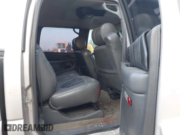 ✅ 2005 Chevrolet Silverado 2500HD LS • VIN: 1GCHK23U45F802269 • Lot: 42793768. Wystawiony na IAAI z przebiegiem 131 588 mil. Bezpłatny archiwum sprzedaży aukcyjnych z USA i szczegółowy raport historii pojazdu na DreamBid. Zdjęcie 8.