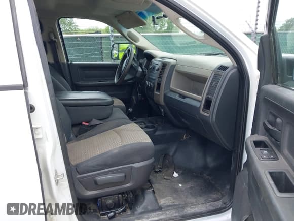 ✅ 2012 Ram 2500 ST • VIN: 3C6UD5HL6CG335854 • Lot: 42102244. Wystawiony na IAAI z przebiegiem 187 838 mil. Bezpłatny archiwum sprzedaży aukcyjnych z USA i szczegółowy raport historii pojazdu na DreamBid. Zdjęcie 5.