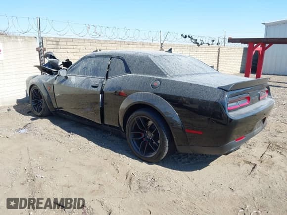 ✅ 2018 Dodge Challenger SRT Hellcat • VIN: 2C3CDZC98JH177803 • Lot: 42990369. Wystawiony na IAAI z przebiegiem Nie podano. Bezpłatny archiwum sprzedaży aukcyjnych z USA i szczegółowy raport historii pojazdu na DreamBid. Zdjęcie 3.