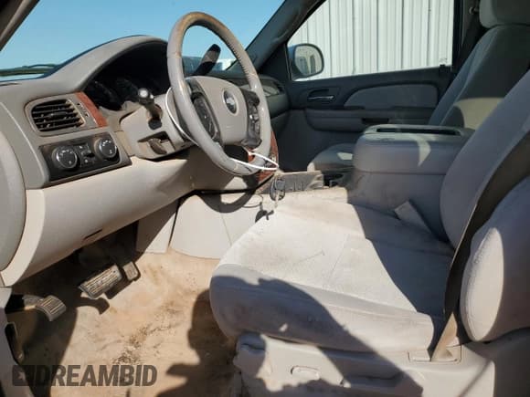 ✅ 2008 Chevrolet Suburban 1LT • VIN: 3GNFK16358G143665 • Lot: 74793114. Wystawiony na Copart z przebiegiem 226 977 mil. Bezpłatny archiwum sprzedaży aukcyjnych z USA i szczegółowy raport historii pojazdu na DreamBid. Zdjęcie 7.