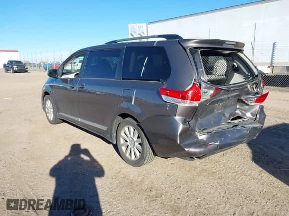 ✅ 2014 Toyota Sienna LE • VIN: 5TDJK3DC5ES092456 • Lot: 43571092. Listed on IAAI with 215,239 mi. Free auction sales archive from the USA and detailed vehicle history report at DreamBid. Image 3.