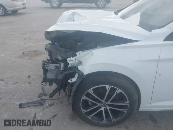 ✅ 2024 Volkswagen Jetta Sport • VIN: 3VWBM7BU0RM050006 • Лот: 43464571. Опубликован ранее на IAAI с пробегом 32 345 миль. Бесплатный доступ к архиву аукционных продаж из США и подробный отчёт об истории автомобиля на DreamBid. Изображение 6.