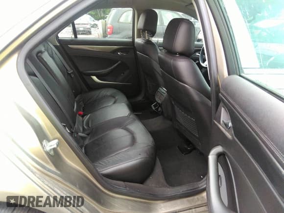 ✅ 2011 Cadillac CTS • VIN: 1G6DC5EY4B0125190 • Lot: 43048892. Wystawiony na IAAI z przebiegiem 129 476 mil. Bezpłatny archiwum sprzedaży aukcyjnych z USA i szczegółowy raport historii pojazdu na DreamBid. Zdjęcie 8.